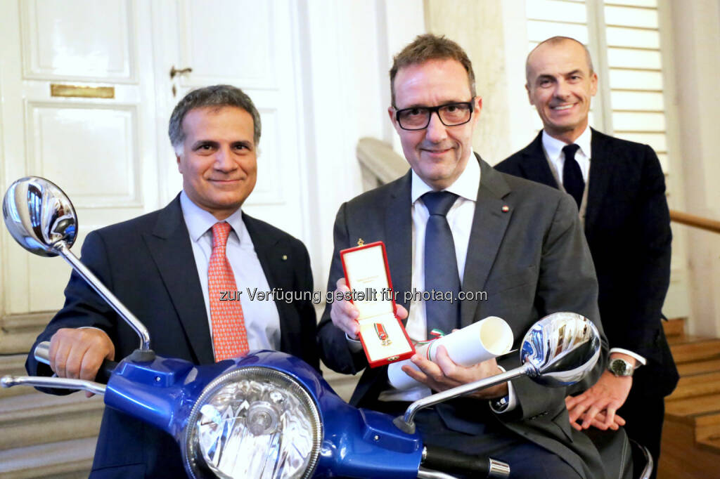 Giorgio Marrapodi (Botschafter Italiens), Josef Faber, Gianluca Fiume (Executive Vize President Piaggio Group) : Österreichischer Unternehmer erhält „Ordine della stella d’Italia“ : Josef Faber erhält höchste Auszeichnung der Republik Italien : Fotocredit: (c) Faber GmbH, © Aussendung (28.09.2015) 