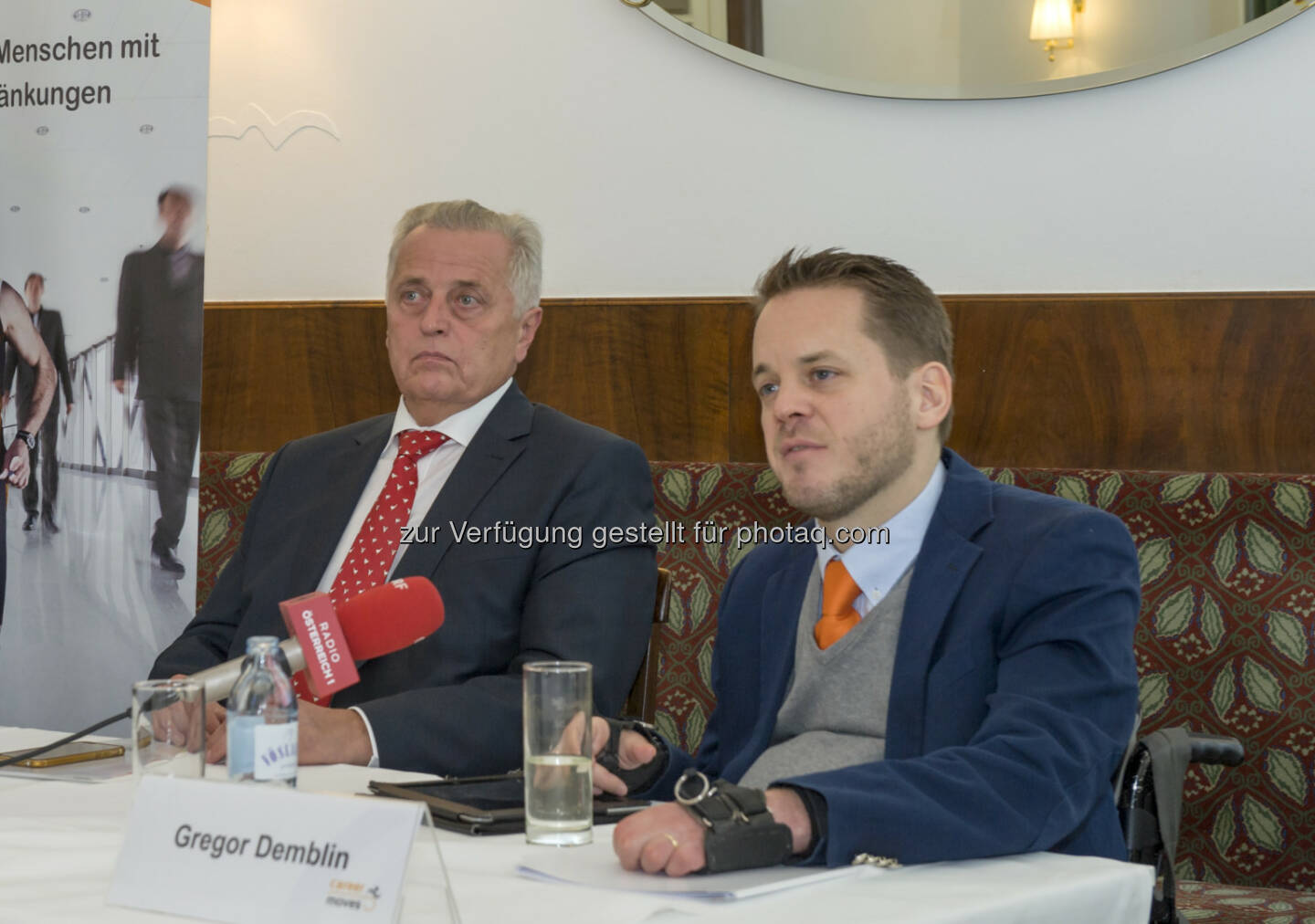 BM Rudolf Hundstorfer, Gregor Demblin : Präsentation der Ergebnisse des Career Moves Chancen-Barometer 2015 : Mitarbeiter mit Behinderung: Aufklärung beginnt zu greifen, Informationsbedarf weiterhin hoch : Mangelnde Chancengleichheit und Informationsbedarf von Unternehmen sind die größten Herausforderungen. Die Stimmungsindikatoren entwickeln sich jedoch positiv : Fotocredit: Career Moves/Themessl