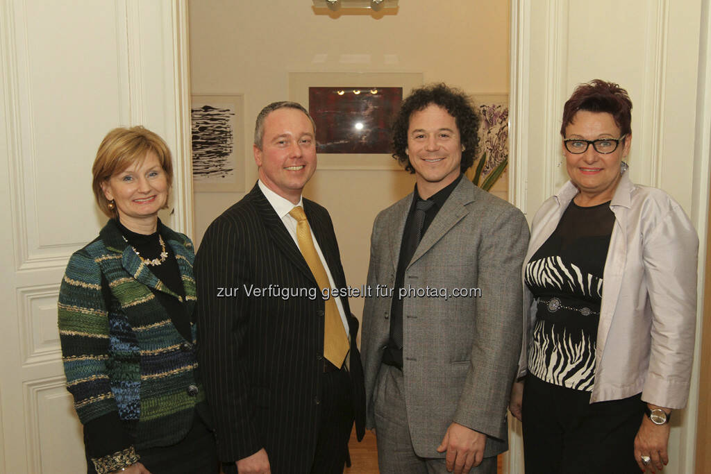 Susanne Neuner (Direktorin der Vienna Business School Floridsdorf), Andreas Dolezal (SCA), Rainer Schönfelder (You Will Like It Investments), Karin Schiketanz (GF der SCA)
 (22.03.2013) 