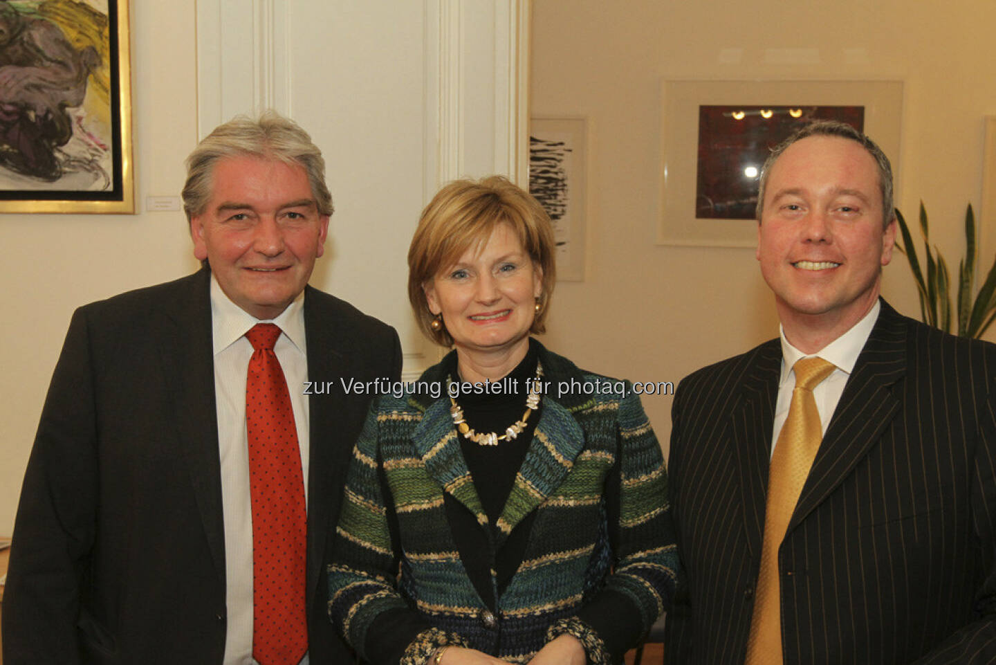 Heinz Gärtner (Schiketanz Capital Advisors), Susanne Neuner (Direktorin der Vienna Business School Floridsdorf), Andreas Dolezal (SCA)
