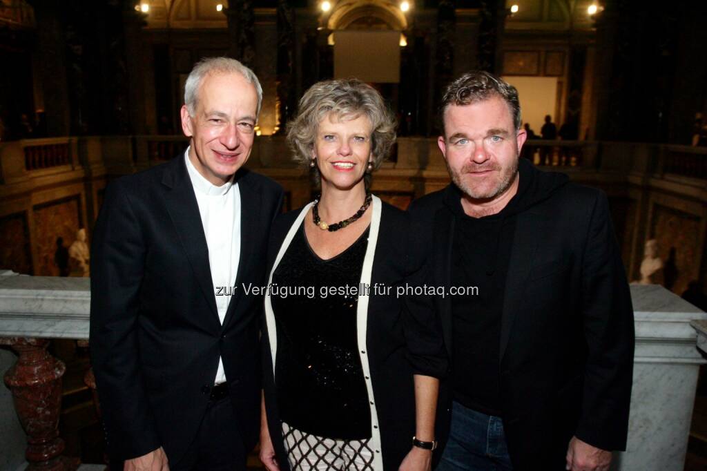 Michael Landau (Präsident Caritas), Sabine Haag (Generaldirektorin KHM), Cornelius Obonya (Schauspieler) : Prominente Eröffnung der Ausstellung Feiert das Leben im Kunsthistorischen Museum Wien : Zehn Lebensmasken werden zu Kunst - eine Ausstellung in Kooperation mit der Caritas :  Fotocredit: Kunsthistorisches Museum Wien/APA-Fotoservice/Hautzinger, © Aussendung (29.09.2015) 