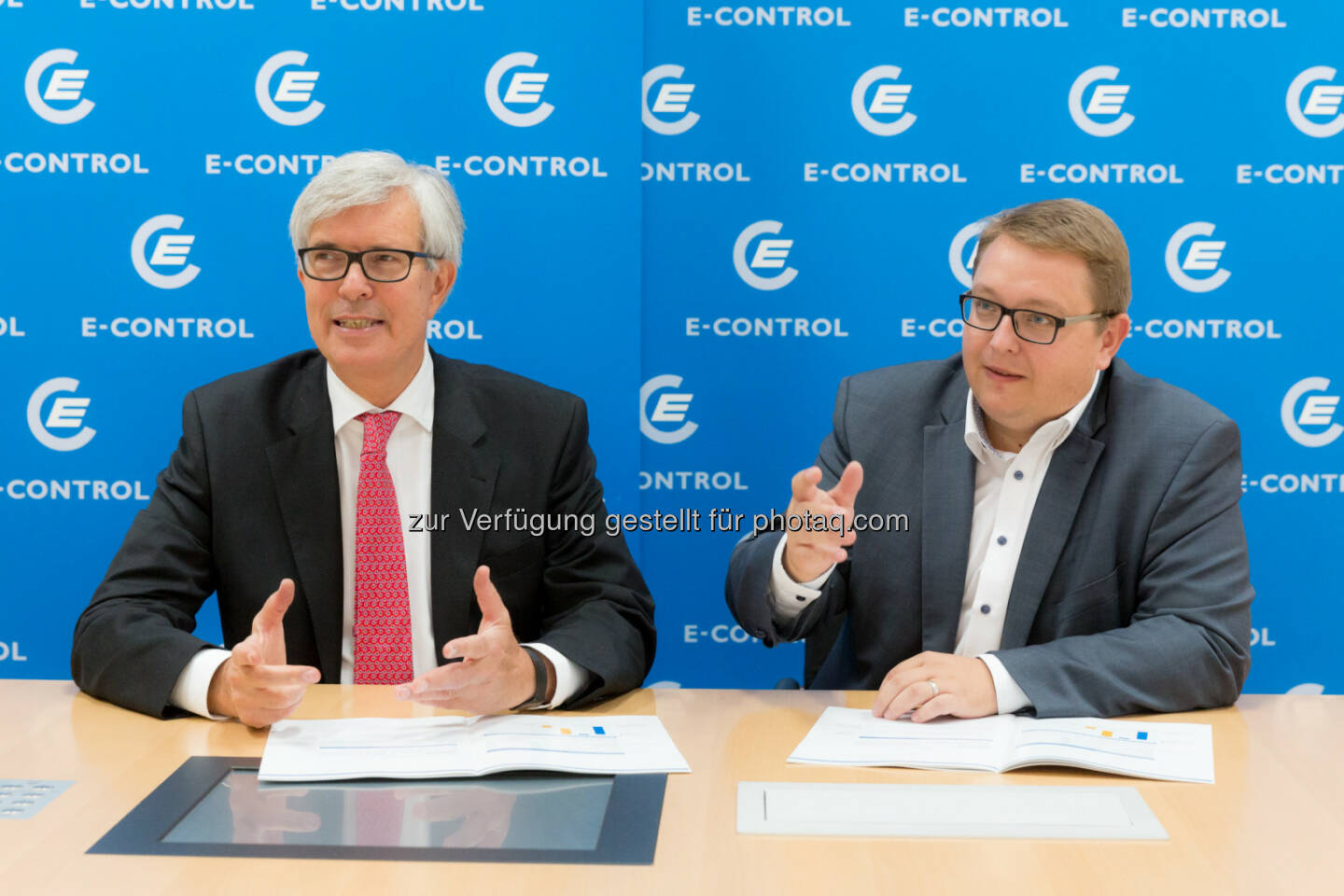 Walter Boltz, Martin Graf (E-Control-Vorstände) : E-Control : In vielen Bereichen stärkerer Wettbewerb am Energiemarkt : Reger Anbieterwechsel, höhere Tarifvielfalt und Preissenkungen vieler Strom- und Gaslieferanten – Ersparnisse bei Wechsel hoch wie nie – Stärkere Kontrolle des Strom- und Gashandels : Fotocredit: E-Control, Anna Rauchenberger