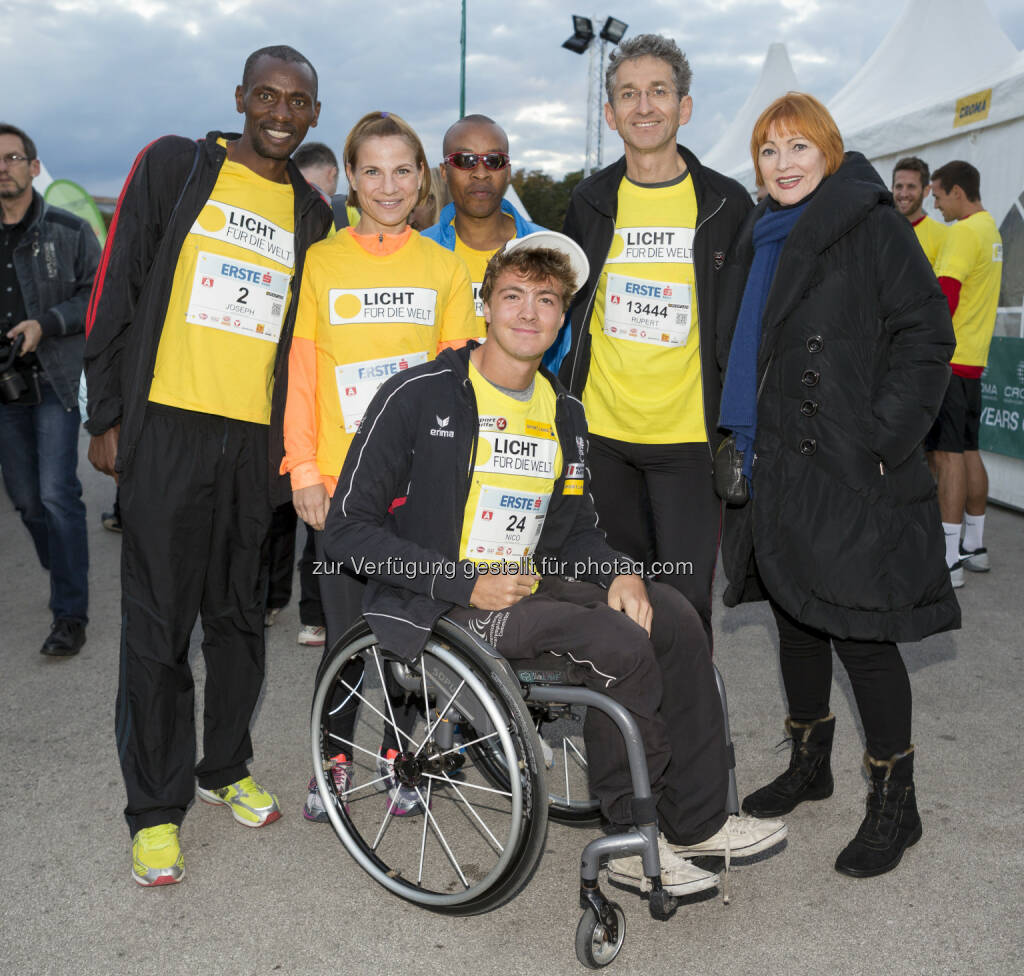 Joseph Kibunja, Kristina Sprenger, Henry Wanyoike, Nico Langmann, Rupert Roniger, Chris Lohner : 19.700 Mal Danke von Licht für die Welt : Auch der erste bank vienna night run 2015 stand ganz im Zeichen der Menschlichkeit. Tausende Profi- und HobbyläuferInnen gingen für den guten Zweck an den Start : Fotocredit: Thomas Mayer, © Aussendung (30.09.2015) 