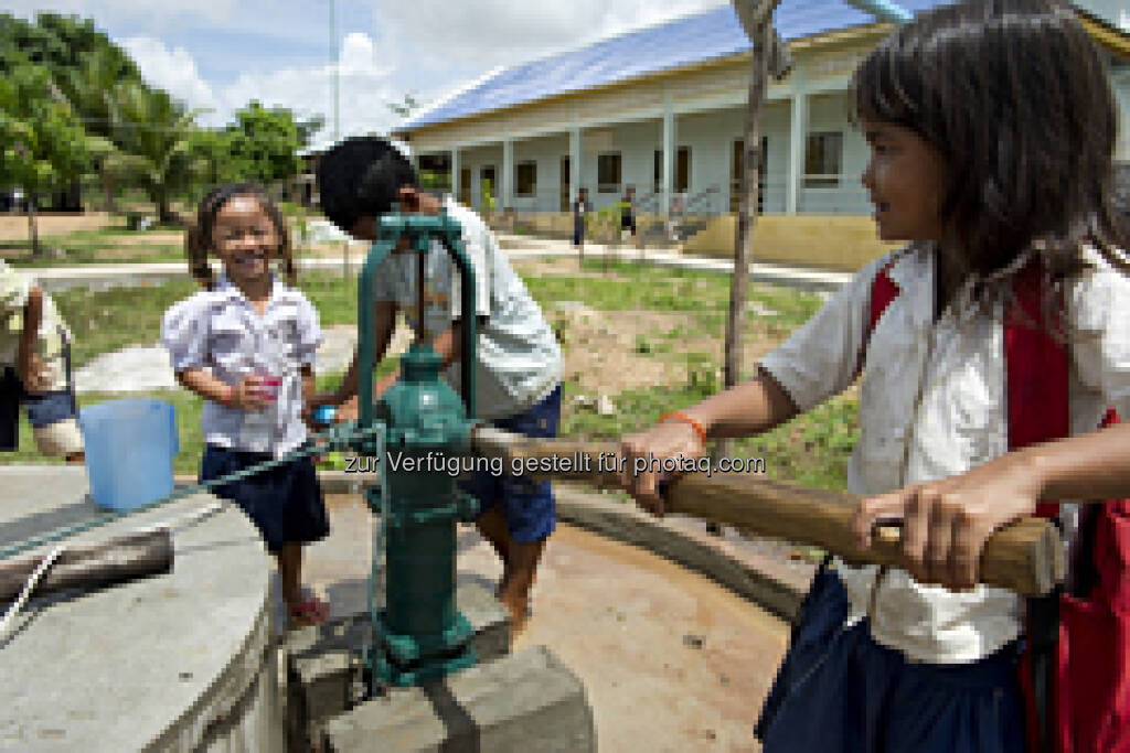 BWT: Anlässlich des diesjährigen Weltwassertages am 22. März verschafft BWT Menschen in Kambodscha Zugang zu sauberem Wasser. Eine Spende finanziert den Bau eines Brunnens, der 25 Familien in einer Provinz im Nordosten des Landes mit hygienisch einwandfreiem Trinkwasser versorgt (Aussendung) (22.03.2013) 