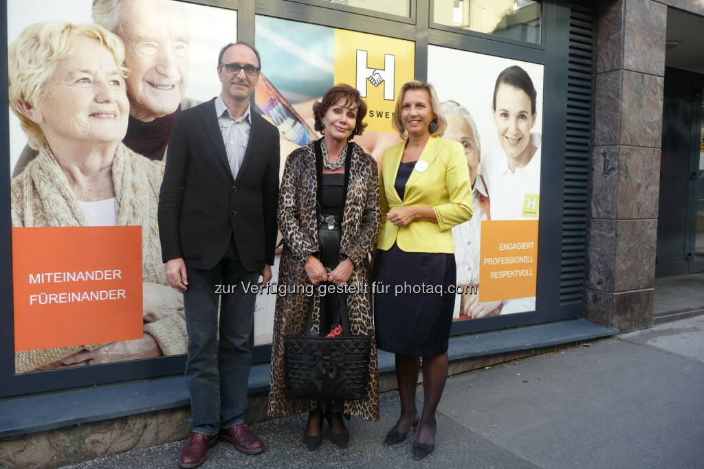 Johann Seidl (GF-Stv. Wr. Hilfswerk), Edith Leyrer, Karin Praniess-Kastner (Wr. Hilfswerk-Präsidentin) : Club 21 für Menschen mit Behinderung feierte 10-Jahres-Jubiläum : © Wiener Hilfswerk, © Aussendung (02.10.2015) 