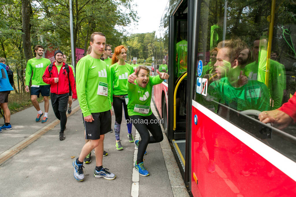 Team wikifolio Runplugged Runners, yes, © Martina Draper/photaq (04.10.2015) 