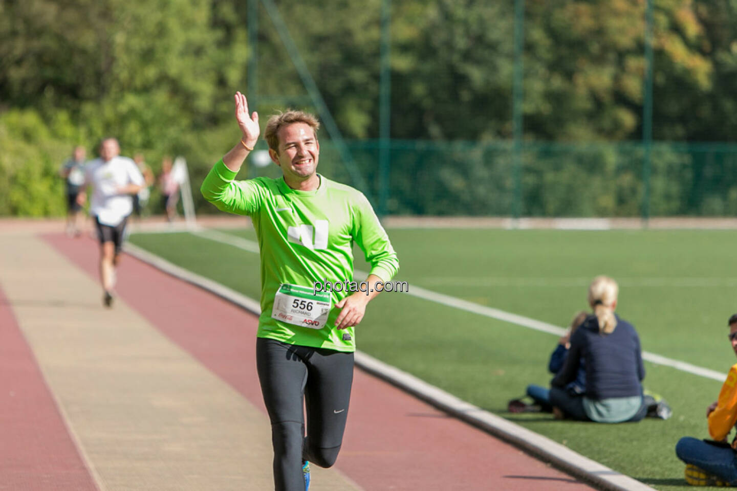 Team wikifolio Runplugged Runners, winken, smile, lächeln