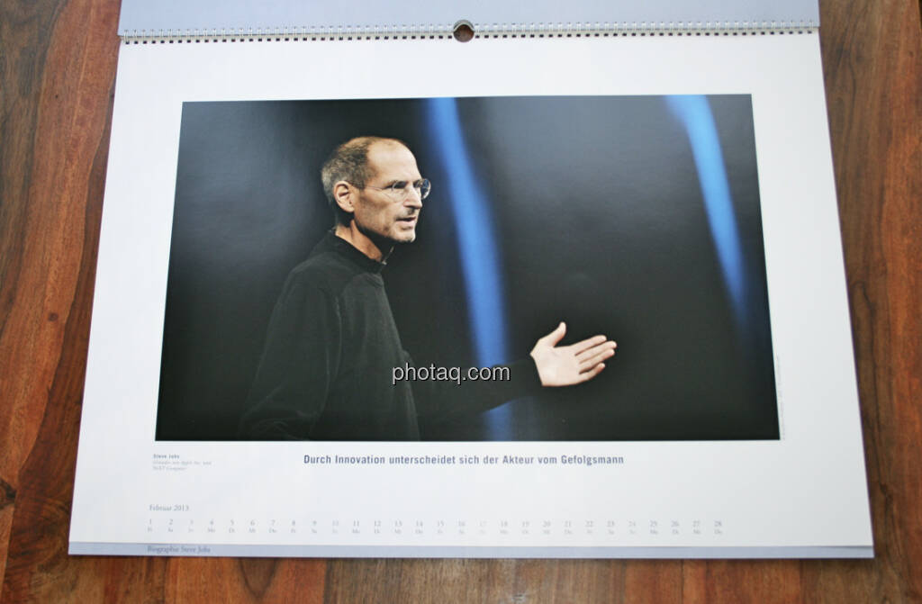 Steve Jobs, Gründer von Apple Inc. und NeXT Computer Durch Innovation unterscheidet sich der Akteur vom Gefolgsmann ... aus dem AT&S-Kalender 2013, konzipiert und koordiniert von Martin Theyer, © AT&S (23.03.2013) 