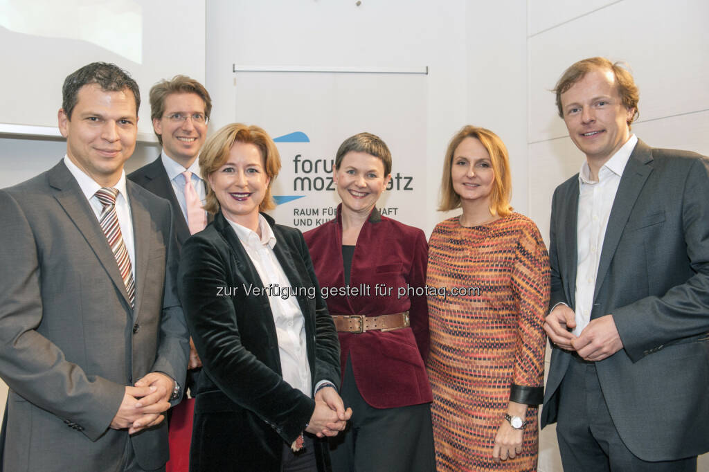 Gerald Netal (Risk Experts), Florian Laszlo (Observer-GF), Birgit Kraft-Kinz (Obfrau forum mozartplatz), Bettina Pepek (Kommunikationsexpertin), Eva Komarek (Wirtschaftsblatt-Chefredakteurin), Steffen Bunnenberg (Rechtsanwalt, Berlin und RMA-Arbeitskreisleiter): forum mozartplatz zum Reputationsrisiko Kommunikation : Vorbereitung auf den Shitstorm als Chance? – Diskussion von rund 100 Gästen wie man heutzutage noch den guten Ruf eines Unternehmens schützen kann : © Christian MUELLER , © Aussender (09.10.2015) 