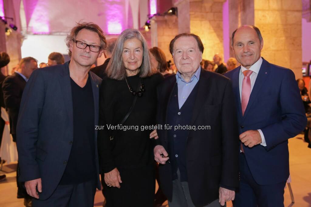 Hans-Peter Wipplinger (langj. Dir. Kunsthalle Krems), Elfie Semotan, Gerhard Rühm, Wolfgang Sobotka (LH-Stellvertreter) :  Jubiläumsfest 20 Jahre Kunsthalle Krems : Fotocredit: Kunstmeile Krems Betriebs GmbH/APA-Fotoservice/Hinterramskogler, © Aussendung (10.10.2015)
