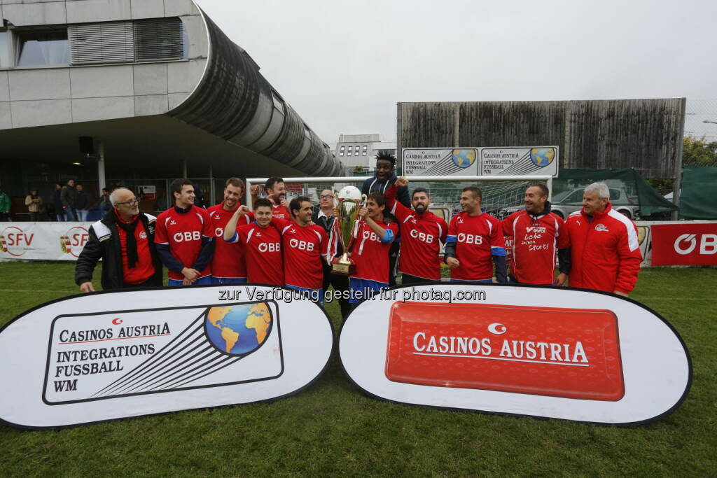 Team Libanon Salzburg : Die 10. Casinos Austria Integrationsfußball WM endete am 11. Oktober mit einem spannenden Finale : Libanon Salzburg gewann das Finale der Casinos Austria Integrationsfußball WM in Salzburg. ©: Heiko Mandl, © Aussendung (12.10.2015) 