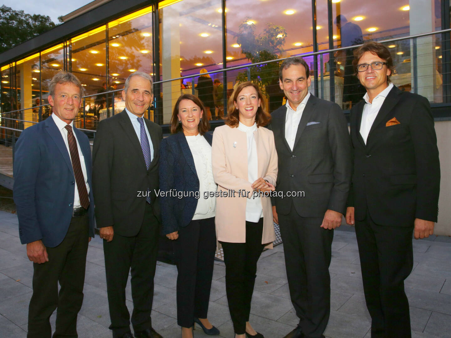 Walter Schnitzhofer (Spängler Family Management), Helmuth Gerlich (Vorstandssprecher Bankhaus Spängler), Elisabeth Frey, Michaela Strasser-Frey (beide Auto Frey Gruppe), Wolfgang Hillebrand, Bernd Hillebrand (beide Bauunternehmer) : Familienunternehmer trafen sich in Salzburg : Spängler Family Management lud zu forum familienunternehmen : Fotocredit: WB/Günther Peroutka