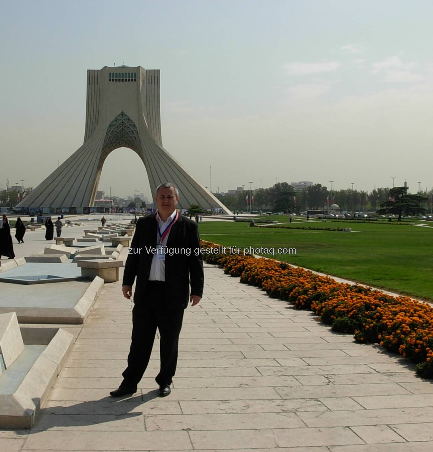 Peter Pollak (langjähriger Außenwirtschaftsberater & Förderexperte), Milad Tower, Teheran : Geschäftspotential im Iran : Mit dem richtigen Berater jetzt die Chancen nutzen : Ab 2016 sollen die Sanktionen gegen den Iran gelockert werden, insbesondere der Zahlungsverkehr soll vereinfacht werden - hier tut sich ein enormes wirtschaftliches Potential auf : Fotocredit: Peter Pollak