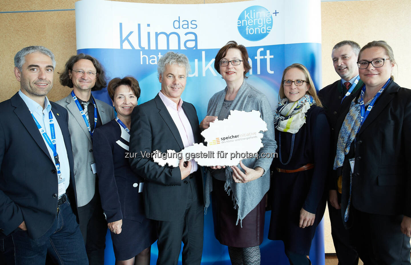 Christian Fink (AEE Intec), Gerfried Jungmeier (Joanneum Research), Atanaska Trifonova (AIT), Ingmar Höbarth (Klima- und Energiefonds), Theresia Vogel (Klima- und Energiefonds), Alexandra Schwaiger-Faber (e-control), Andreas Werner (TU-Wien), Andrea Edelmann (EVN) : Klima- und Energiefonds startet Speicherinitiative : Die Energiewende auf Basis von erneuerbaren Energien ist zur wirtschaftlichen Realität geworden : Die Speicherinitiative wird in Kooperation mit den Ministerien für Verkehr, Innovation und Technologie (bmvit) und für Land-und Forstwirtschaft, Umwelt und Wasserwirtschaft (bmlfuw) durch geführt : Fotocredit: Klima- und Energiefonds/APA-Fotoservice/Preiss