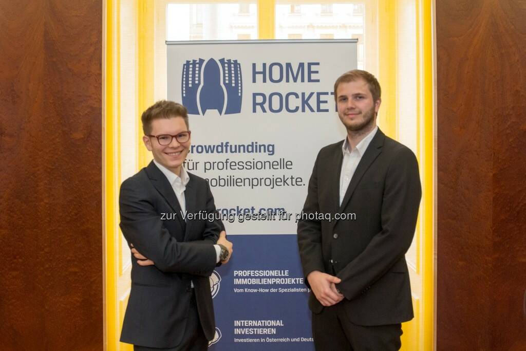 Wolfgang Deutschmann (Gründer und GF von Home Rocket), Peter Garber (Home Rocket) : Erfolg für Home Rocket : Crowd finanziert Wiener Immobilie : Home Rocket, die erste internationale Crowdfunding-Plattform für Immobilien, hat ihr erstes Projekt realisiert. Durch das Erreichen der Fundingschwelle von 200.000 Euro ist die Immobilie erfolgreich teilfinanziert und die Investments der Crowd fließen, bei Ablauf des Finanzierungszeitraumes, in das Objekt Donaufelderstraße 221 ein :  ©Home Rocket, © Aussendung (13.10.2015) 