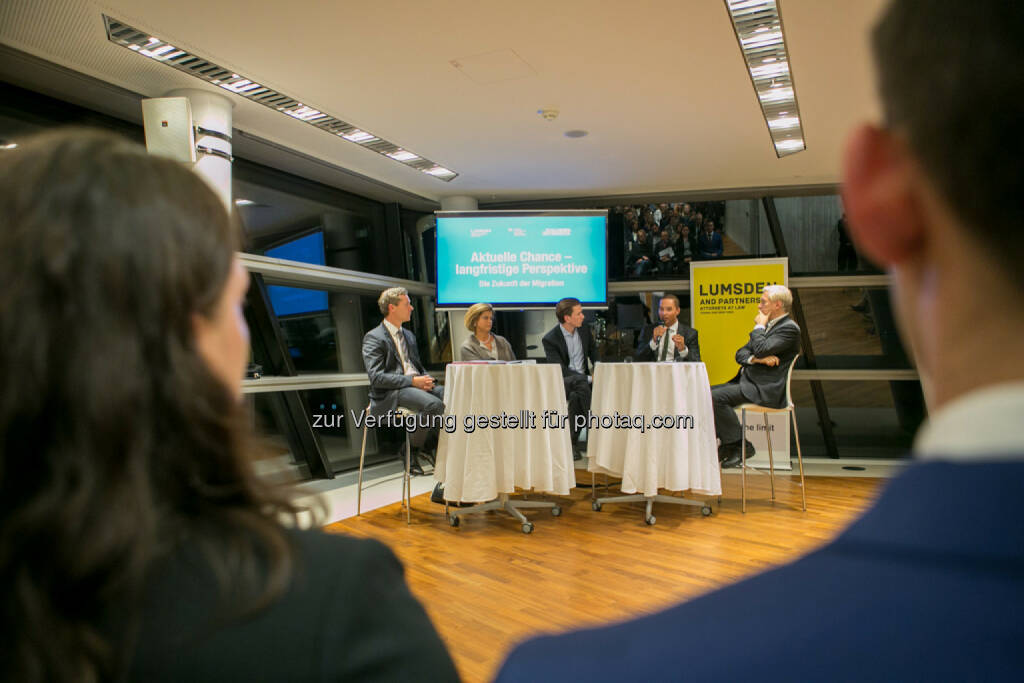 Christian Knill (CEO Knill Energy), Bettina Glatz-Kremsner (Vorstand Casinos Austria & Österreichische Lotterien), Außenminister Sebastian Kurz, Robin Lumsden (Lumsden and Partners), Peter Pelinka, © Martina Draper (16.10.2015) 