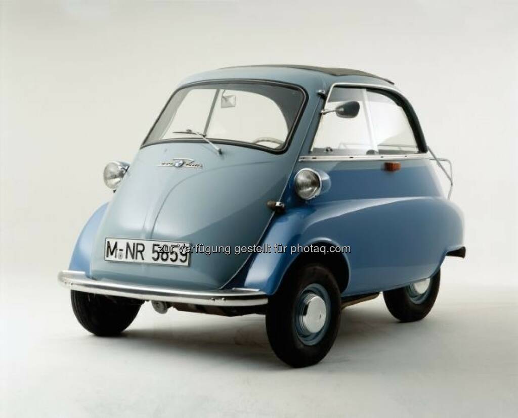 BMW Isetta : „Goldenes Klassik-Lenkrad“ 2015: Vier Auszeichnungen für die BMW Group : Gleich vier Modelle der Marken BMW und Mini erhalten die begehrte Auszeichnung der Fachzeitschrift „Auto Bild Klassik“. Dieser Erfolg ist das Ergebnis der jüngsten Leserbefragung, bei der sowohl der BMW 507 als auch die BMW Isetta zu den Favoriten in ihrer jeweiligen Fahrzeugklasse gewählt wurden. Und da beim aktuellen Publikumsvotum erneut auch der Blick nach vorn gefragt war, kommen zwei weitere Ehrungen hinzu. Der Titel „Klassiker der Zukunft“ geht an den BMW X6 sowie an den neuen Mini 5-Türer.© BMW Group, © Aussendung (21.10.2015) 