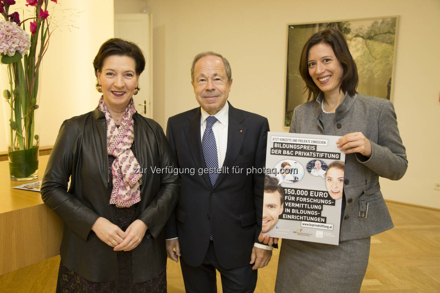 Gabriele Heinisch-Hosek (Bundesministerin Bildung und Frauen); Erich Hampel (Vorstandsvors. B&C Privatstiftung); Mariella Schurz (Forschungsförderung B&C Privatstiftung) : Neuer „Bildungspreis der B&C Privatstiftung“ : Einladung an Lehrkräfte sowie außerschulisch tätige Pädagogen, innovative Konzepte und Projekte zu entwickeln, die Kinder und Jugendliche an das Thema Forschung heranführen : Fotocredit: B&C Privatstiftung/APA-Fotoservice/Juhasz