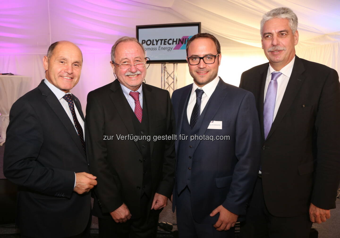 Wolfgang Sobotka (Nö LHStv.), Leo Schirnhofer (Polytechnik-Mehrheitseigent.), Lukas Schirnhofer, BM Hans-Jörg Schelling : 50 Jahre Polytechnik: Innerhalb von zwei Generationen zum Global Player bei Energie aus Biomasse : Aus dem früheren Kleinbetrieb mit nur zwei Mitarbeitern am Stammsitz im niederösterreichischen Triestingtal ist in den letzten Jahrzehnten die global tätige Polytechnik-Gruppe geworden : Fotocredit: Polytechnik GmbH/Conny de Beauclair