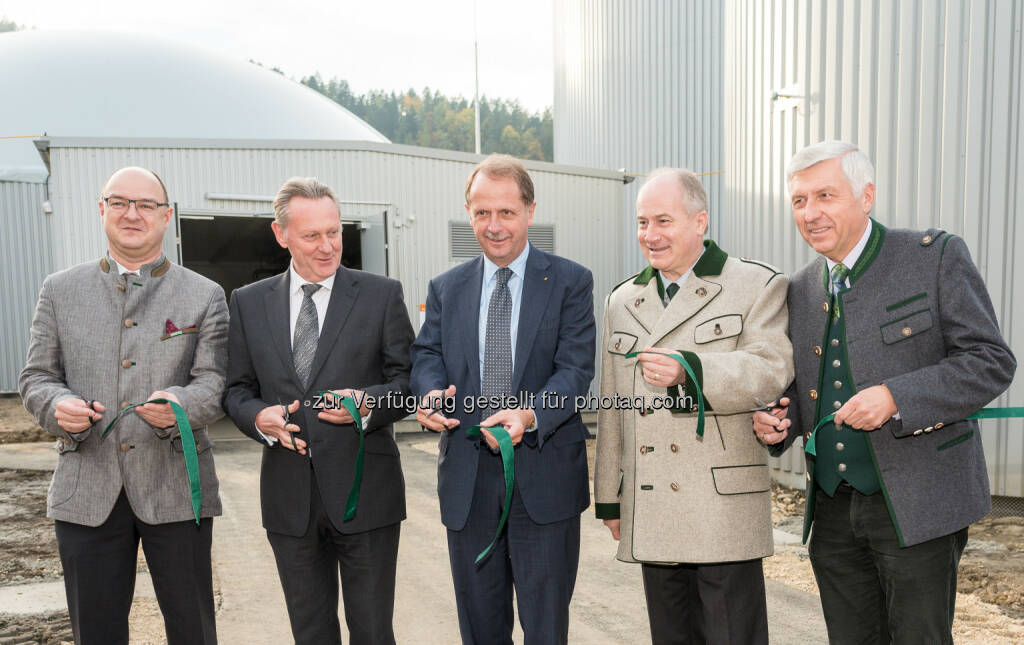 Edgar Ahn (BDI-Vorstand), Marc Gross (Heineken Chief Supply Chain Officer), Markus Liebl (Brau Union Österreich Generaldirektor), Johann Seitinger (Landesrat), Walter Kreutzwiesner (Bezirkshauptmann) : Feierliche Eröffnung der weltweit ersten Grünen Großbrauerei : Die Brauerei Göss ist weltweiter Vorreiter in Sachen Nachhaltigkeit :  Fotocredit: Brau Union Österreich/Voglhuber-Vogus, © Aussendung (29.10.2015) 