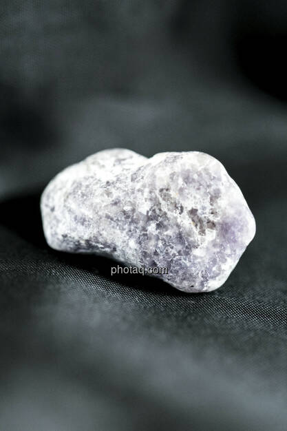 Lepidolith, Mineral, © Martina Draper/finanzmarktfoto.at (24.03.2013) 