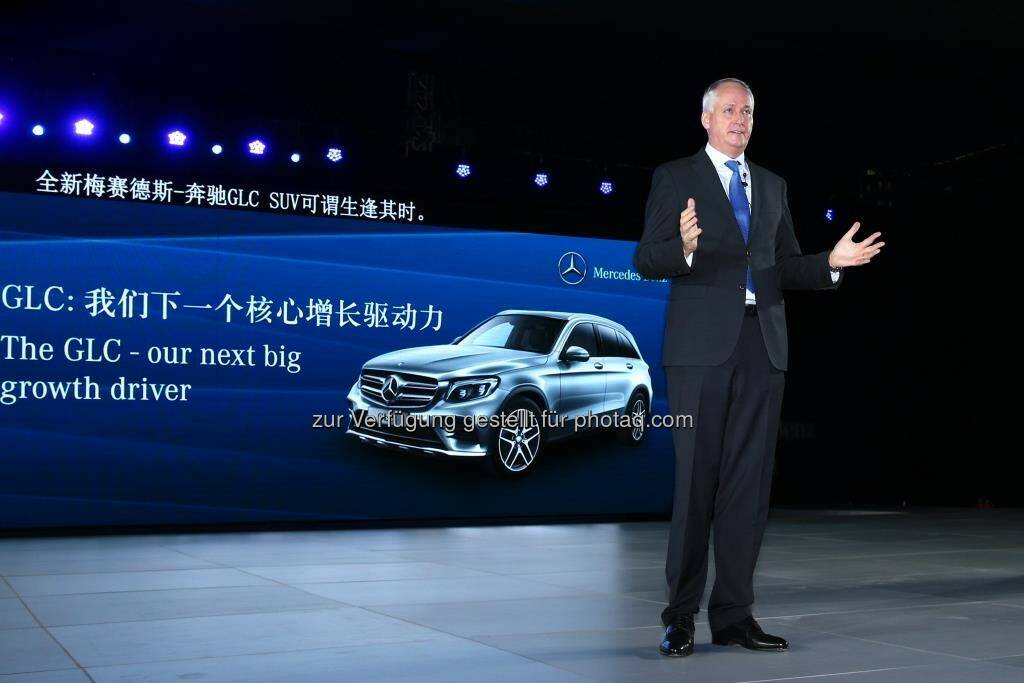 Hubertus Troska (Vorstandsmitglied der Daimler AG und zuständig für Greater China) : Produktionsstart des neuen GLC in China : Der GLC ist bereits das zweite neue SUV-Modell, dessen Produktion 2015 bei Beijing Benz anläuft : Hubertus Troska: „Der GLC ist jüngster Beweis der enormen Entwicklung unserer lokalen Produktion : 2015 werden bei BBAC erstmals über 200.000 Fahrzeuge innerhalb eines Jahres vom Band rollen.” © Daimler AG, © Aussendung (30.10.2015) 