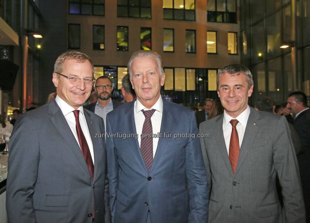 Rainer Stelzer, Reinhold Mitterlehner, Heinrich Schaller : Weltspartagsempfang Raiffeisenlandesbank Oberösterreich : Fotocredit: RLB OÖ, © Aussender (30.10.2015) 