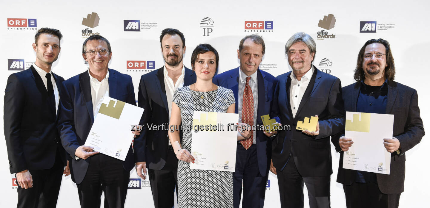 Michael Wallner (Brau Union Österreich), Andreas Stieber (Brau Union Österreich), Michael Donhofer (Starcom), Johanna Knaus (McCann), Markus Liebl (Brau Union Österreich), Christof Sigel, Dieter Pivrnec (McCann) : Gösser kracherlt in der Werbebranche: Für die Früher hätt’s das nicht gegeben! Kampagne für Österreichs erstes Bierkracherl wurde Gösser mit dem effie award in Gold, dem bedeutendsten österreichischen Werbepreis, ausgezeichnet : Fotocredit: Thomas Jantzen