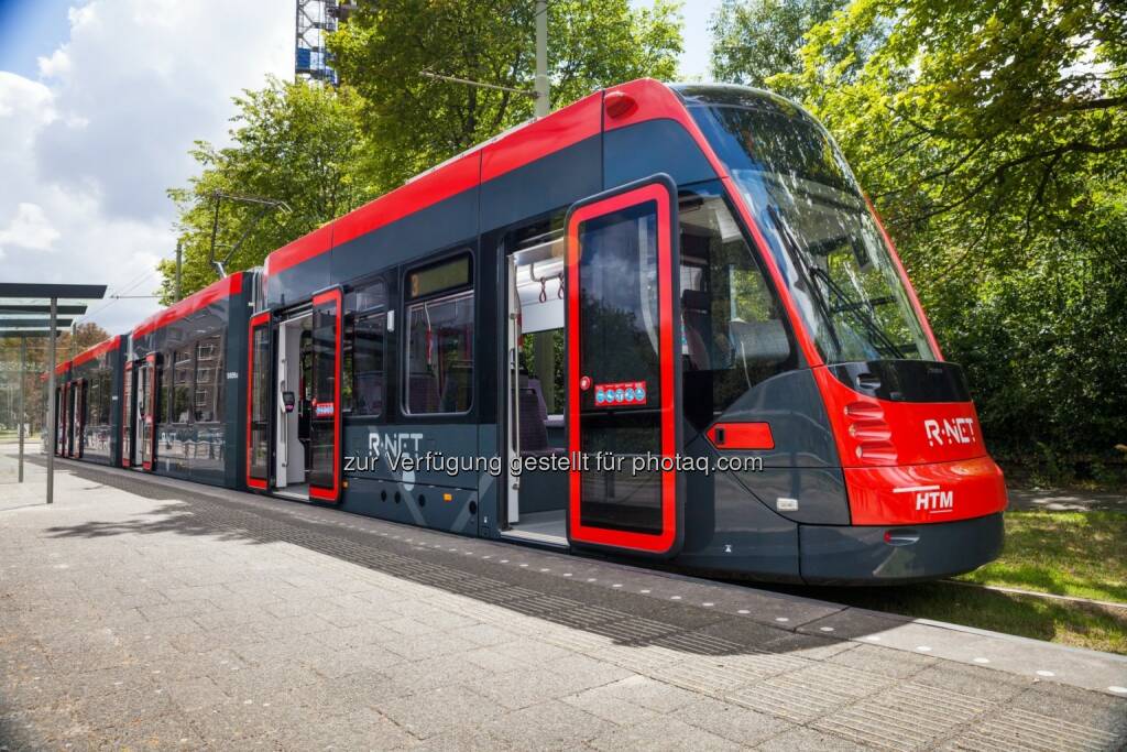 Avenio, Den Haag : Straßenbahn Avenio nimmt in Den Haag Betrieb auf : Insgesamt 60 Straßenbahnen bei Siemens bestellt : Fertigung im Siemens-Werk in Wien Simmering : Drehgestelle kommen aus Graz : © Siemens AG, © Aussendung (03.11.2015) 