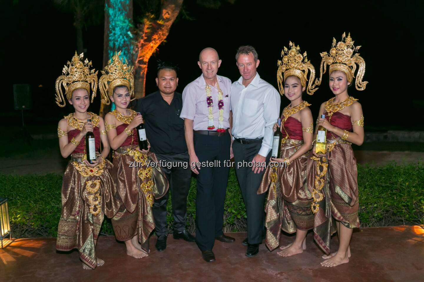 Surachet Puangkrasae (Chef-Sommelier von Siam Winery), Franz Ehrenleitner (Winzer Krems-GF), Daniel Schwalb (Siam Winery-General Manager) : Winzer Krems erobert Thailand - Partnerschaft mit Red-Bull-Teilhaber Yoovidhya :  Fotocredit: Cayenne/Watthano Photography