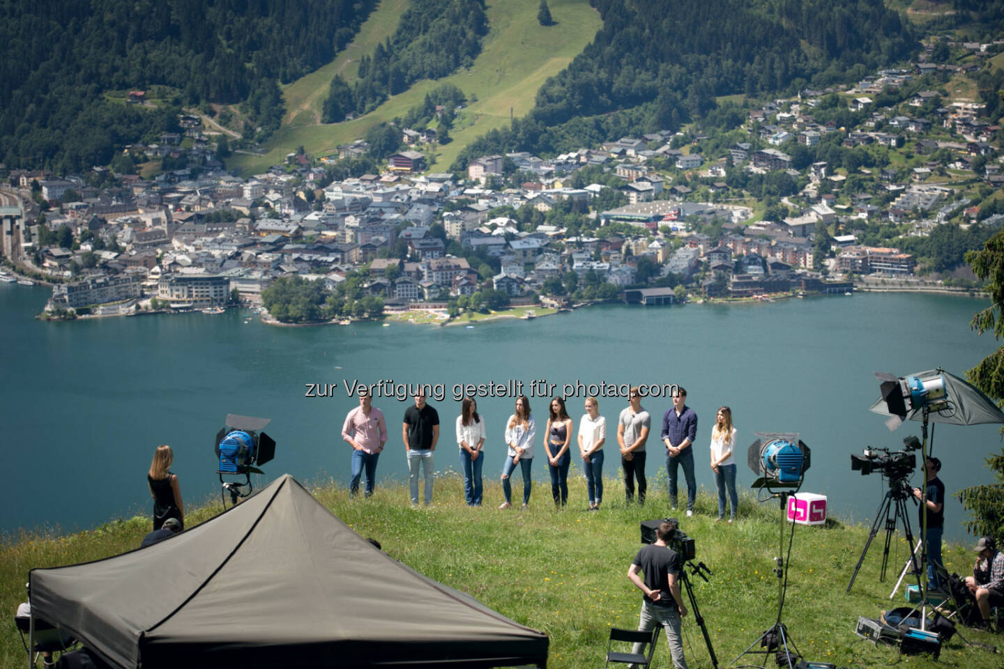 Dreh der Entscheidung auf dem Mitterberg mit Blick auf Zell am See : TV-Dreh à la Hollywood in Zell am See-Kaprun: James Bond Action bei “Austria’s next Topmodel – Boys & Girls” auf Puls 4 : Fotocredit: Zell am See Kaprun/Eder