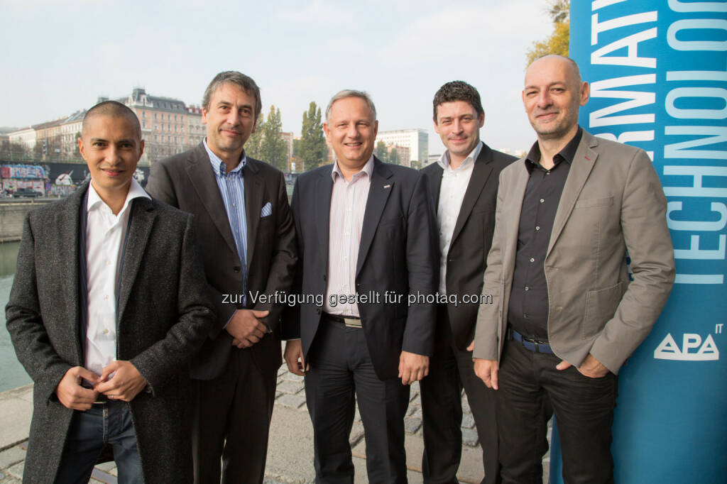 Patricio Hetfleisch (Chefredakteur Online/Digital Tiroler Tageszeitung), Maurizio Berlini (Managing Director Goldbach Media), Alexander Falchetto (GF APA-IT), Alexis Johann (GF styria digital one), Marcus Hebein (Moderation) : Online-Videos als Hoffnungsträger für Unternehmen und Medien : Audiovisueller Content: Qualität, Akzeptanz, Umsatzdruck, technische Realisierbarkeit, Werbeträger – das waren die Schlagworte der gestrigen Podiumsdiskussion beim APA-IT-BusinessBreakfast : Fotocredit: APA-IT/APA-Fotoservice/Krisztian Juhasz, © Aussender (04.11.2015) 