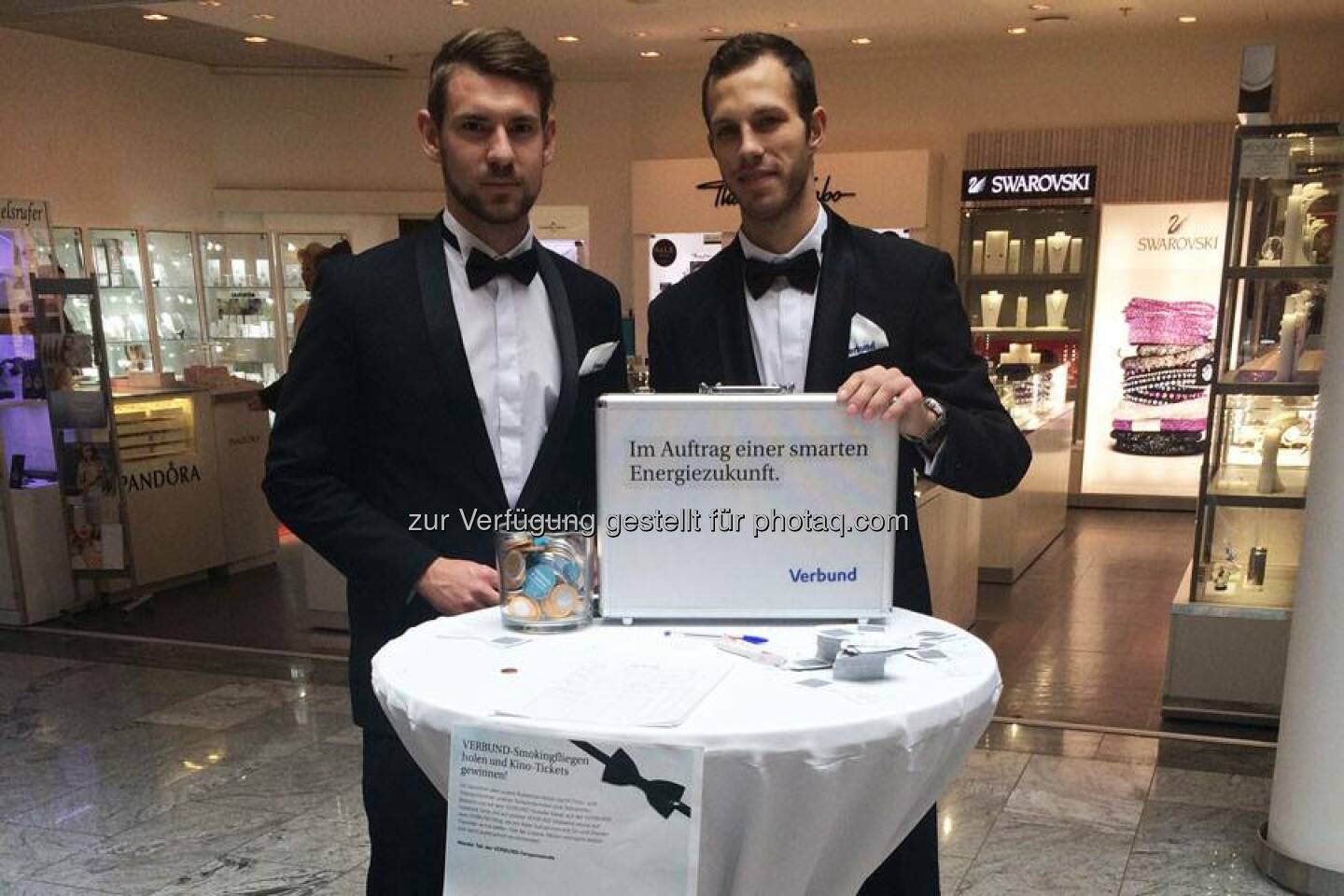 Verbund: Nutzt eure Chance Kinotickets für den neuen James Bond zu gewinnen! Heute erwarten euch unsere Agenten in der Millenium City und im  FORUM 1 - Shopping am Bahnhof . Wir wünschen euch viel Glück! http://to.verbund.com/1LxwSIJ  Source: http://facebook.com/verbund