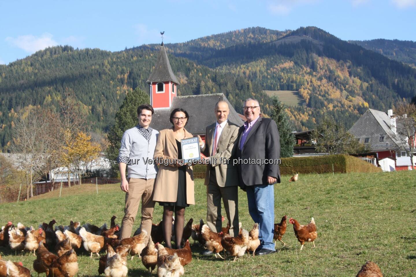 Markus Hubmann, Barbara Hubmann, Jürgen Molner (Country Brand Manager), Toni Hubmann (Inhaber Toni`s Freilandeier) : „Toni’s Freilandeier“ wurde von der weltgrößten Markenbewertung Superbrands als „Superbrand Austria 2015-16“ ausgezeichnet : Fotocredit: Toni`s Handels GmbH