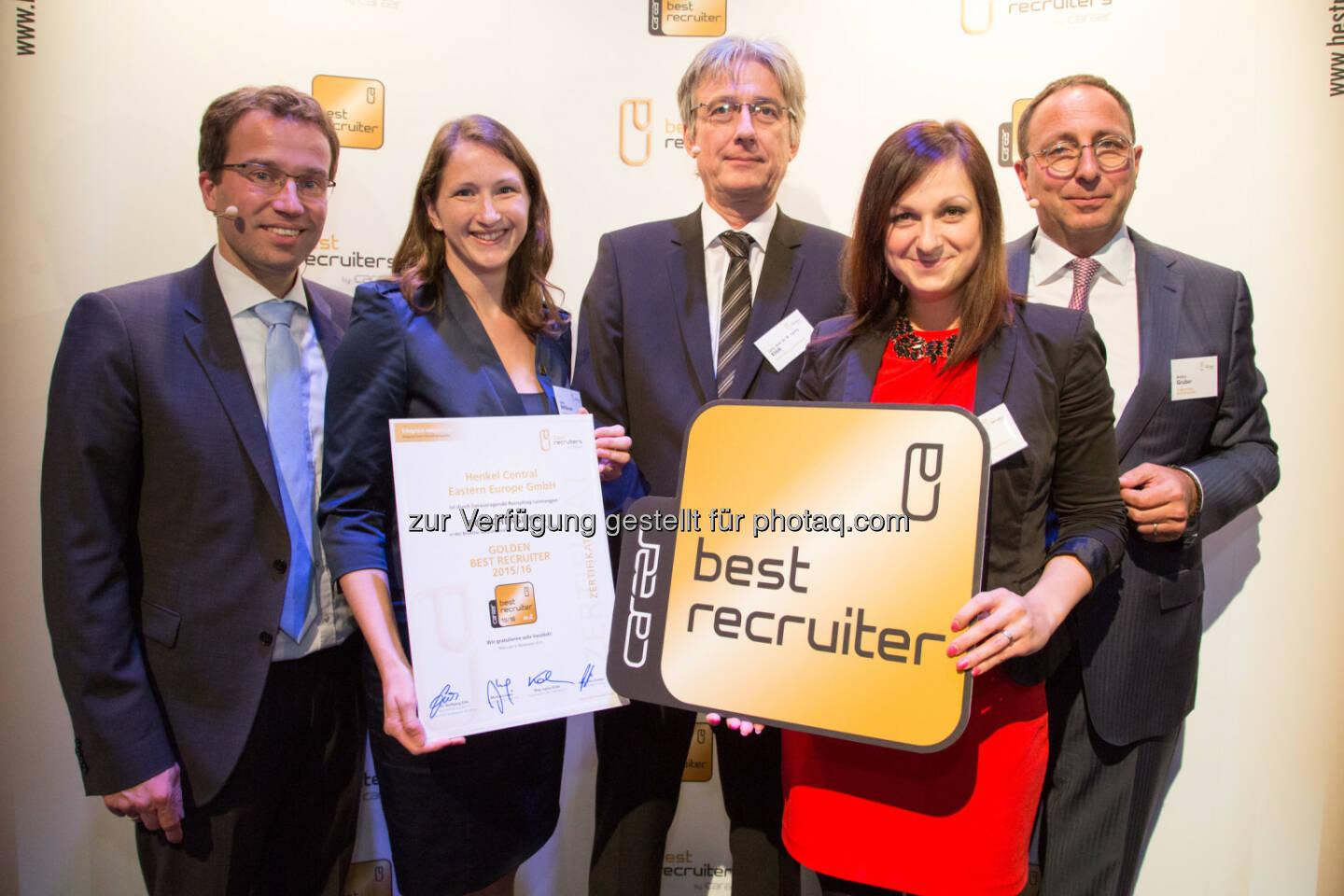 AMS-Österreich-Vorstand Johannes Kopf, Astrid Reitbauer (Henkel), Wolfgang Elšik (WU), Judita Kucsera (Henkel) und Studieninitiator Markus Gruber: Henkel Central Eastern Europe: Top-Platzierung im Branchen-Ranking „Best Recruiters“ 2015/2016, © GPK/APA-Fotoservice/Juhaszn
