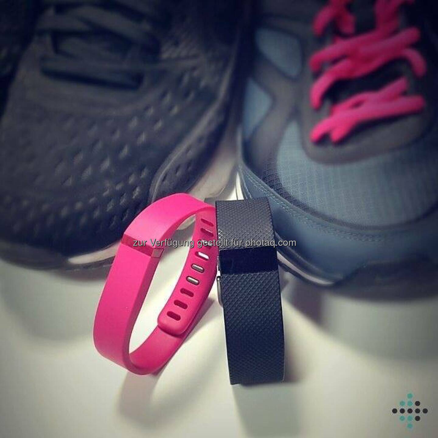 Passt ihr euren #Fitbit-Tracker an eure Laufschuhe an? Wie sieht euer liebstes #Sportoutfit aus? #fashionfit Source: http://facebook.com/FitbitDE