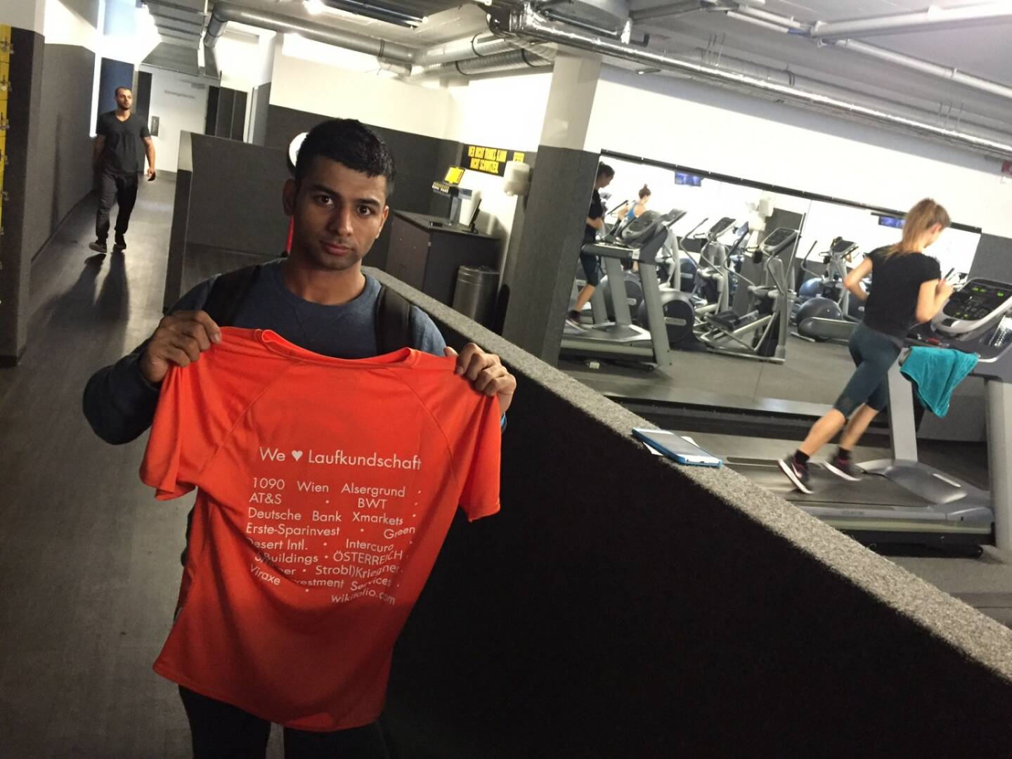 Sidhu Simran aus Indien mit dem neuen Runplugged-Shirt im Fitinn