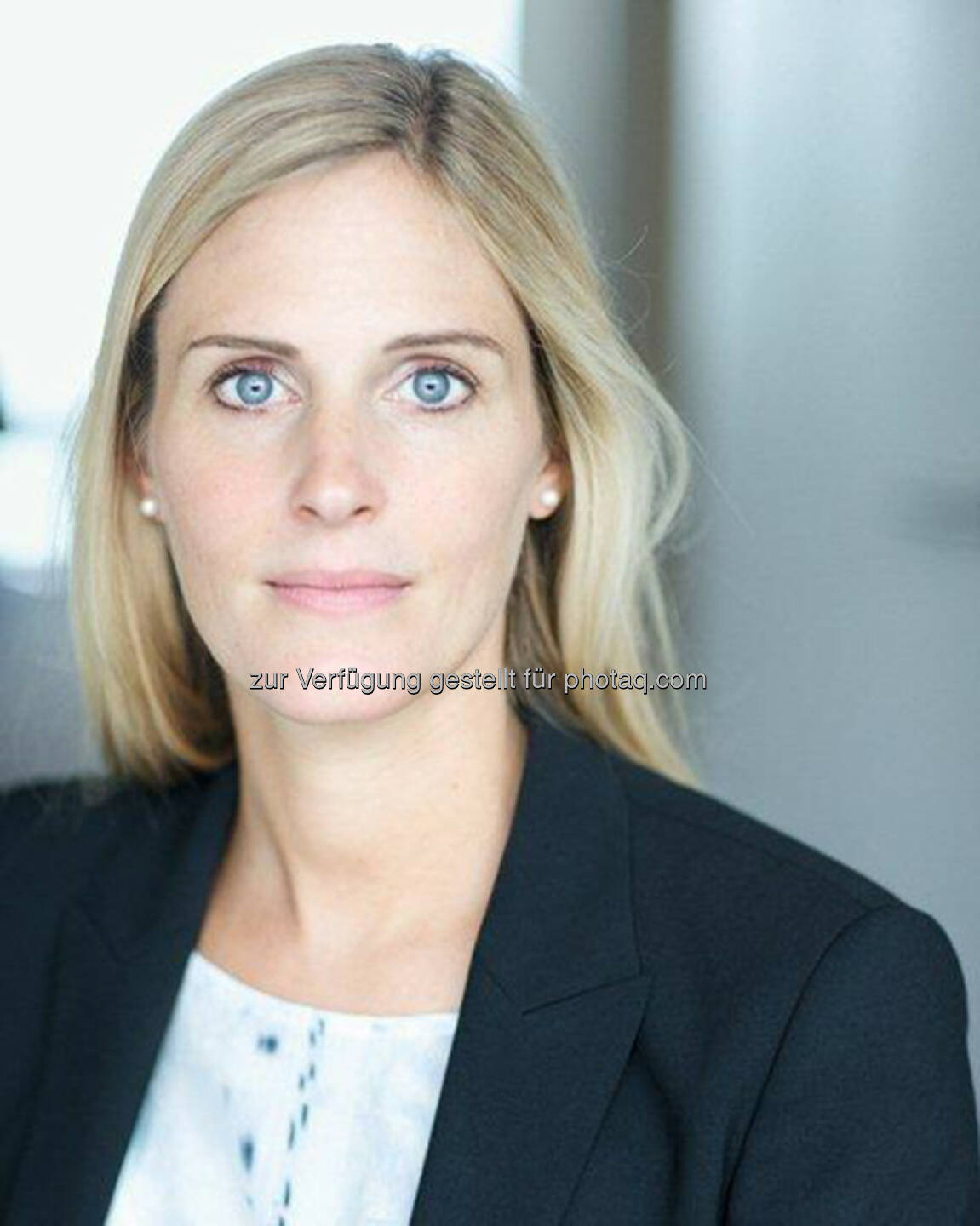 Stephanie Zwick, Portfolio Managerin bei Fisch Asset Management: Anders als die klassische Wandelanleihe ist die Umtauschanleihe nicht in Aktien des Emittenten wandelbar, sondern in Aktien einer anderen Gesellschaft. Aus Investorensicht ist die meist hohe Schuldnerbonit&auml;t von Exchangeable Bond-Emittenten und der damit verbundene Sicherheitsaspekt interessant. Ein weiteres wichtiges Argument f&uuml;r Anleger ist die Liquidit&auml;t. Das hohe Emissionsvolumen macht Umtauschanleihen deutlich besser handelbar als klassische Wandelanleihen. Last but not least erreichen Anleger mit einer Investition in Exchangeable Bonds auch eine Diversifizierung hinsichtlich des Unternehmensuniversums.