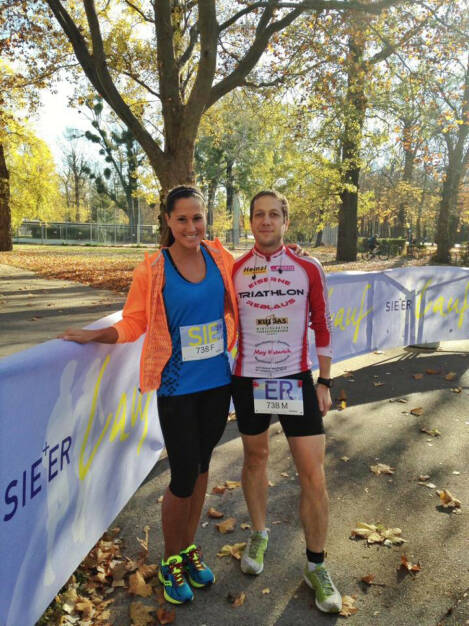 , Mani Hofmann gewinnen beim Er & Sie Lauf den 2. Platz in der AK Befreundetes Paar, © Diverse  (09.11.2015) 