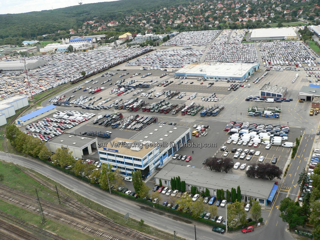 Areal Lagermax Fahrzeuglogistik – Budaörs : Lagermax Autotransport Ungarn seit 25 Jahren Qualitätsgarant als Fahrzeuglogistiker : Führender Automobillogistiker mit 4 Ungarn-Standorten  : Mit Qualität, Zuverlässigkeit und Kundenorientierung für die Zukunft gerüstet : Fotocredit: Lagermax/Presse, © Aussendung (09.11.2015) 