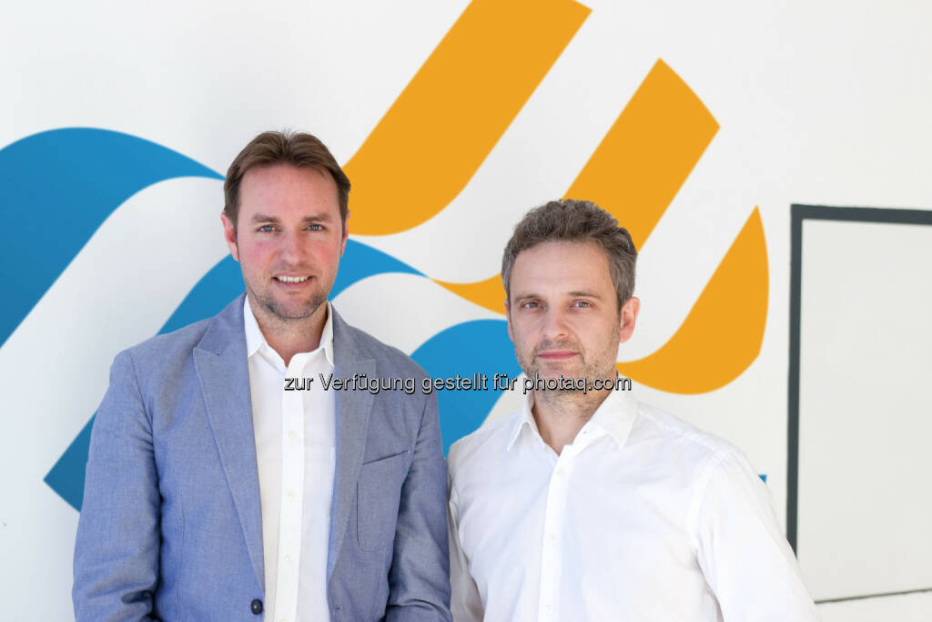 Christian Kussmann, Peter Oberauer (beide ATT Geschäftsführer) : „Heizlack“ revolutioniert Wärmeerzeugung : Das Grazer Startup revolutioniert mit seinem ATT Powerfilm® das Heizen in Fahrzeugen, Flugzeugen und vielen anderen Bereichen. Als dünnstes Flächenheizelement der Welt eignet sich die Technologie vor allem für die Beheizung von Fahrzeuginnenräumen oder Flugzeugtragflächen :  Fotocredit: ATT, © Aussendung (09.11.2015) 