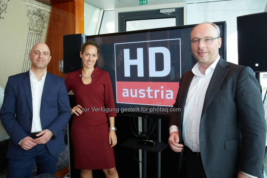 Matthias Schwankl (Head of Product Management der M7 Group), Bianca Schwarzjirg (Moderatorin), Martijn van Hout (Vice President der M7 Group und Country Manager für Österreich und Deutschland) : HD Austria startet im November eine eigene, unabhängige Satelliten-TV-Plattform als kostengünstige Alternative zur ORF Digital-Plattform : Darüber hinaus bietet die neue HD Austria-Plattform neue Streaming- und Video-on-Demand-Angebote : Fotocredit: Eviso Austria GmbH/APA-Fotoservice/Preiss, © Aussendung (10.11.2015) 