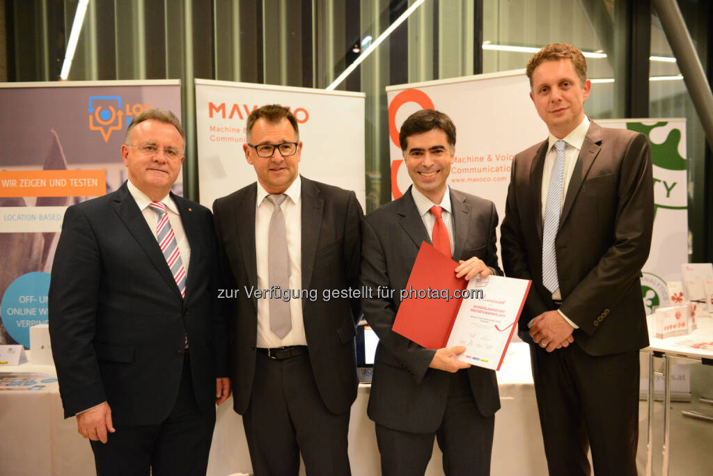 LH Hans Niessl, Helmut Lehner (Mavoco), Anton Cabrespina (Mavoco), LR Alexander Petschnig : Die Machine & Voice Communication GmbH (Mavoco) ging als Sieger in der Kategorie KMU im Rahmen des „Burgenländischen Innovationspreises 2015“ hervor : Fotocredit: Wirtschaft Burgenland GmbH/Szimak, © Aussendung (11.11.2015) 