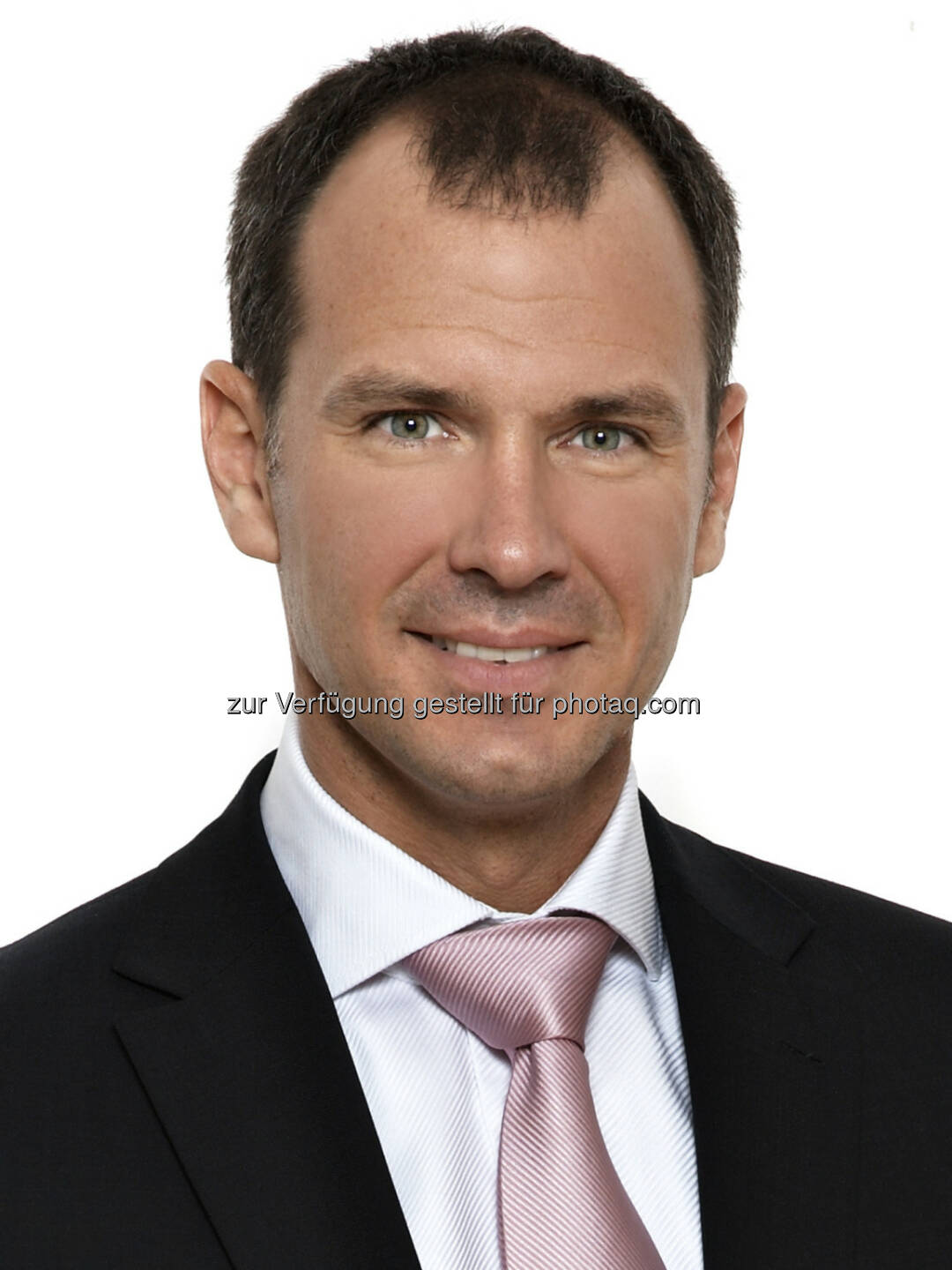 Robert Bachner /Partner) : Schönherr hat neben Willkie Farr & Gallagher das Spezialchemie-Unternehmen Albemarle Corporation beim Verkauf seines Tribotecc Metallsulfide-Geschäfts an Treibacher Industrie AG, einem führenden Akteur im Chemie- und Metallindustrie-Sektor, beraten : Der Vollzug der Transaktion wird bis zum Ende 2015 erwartet und inkludiert die österreichischen Tribotecc-Standorte Wien und Arnoldstein sowie den firmeneigenen Sulfid-Synthese Prozess : Fotocredit: Schönherr