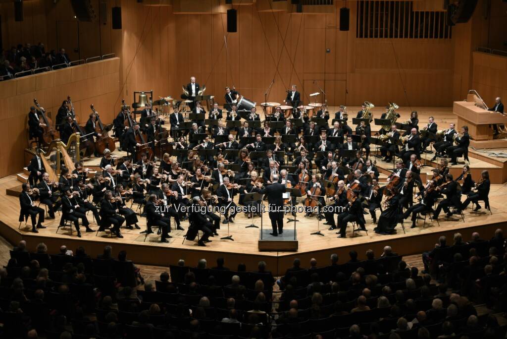 Die Münchner Philharmoniker mit ihrem neuen Chefdirigenten Valery Gergiev. © Andrea Huber : „MPhil 360°“- Festival: Drei Tage Musik für alle : Mini als Partner bei neuem Festival der Münchner Philharmoniker : © BMW Group, © Aussendung (12.11.2015) 