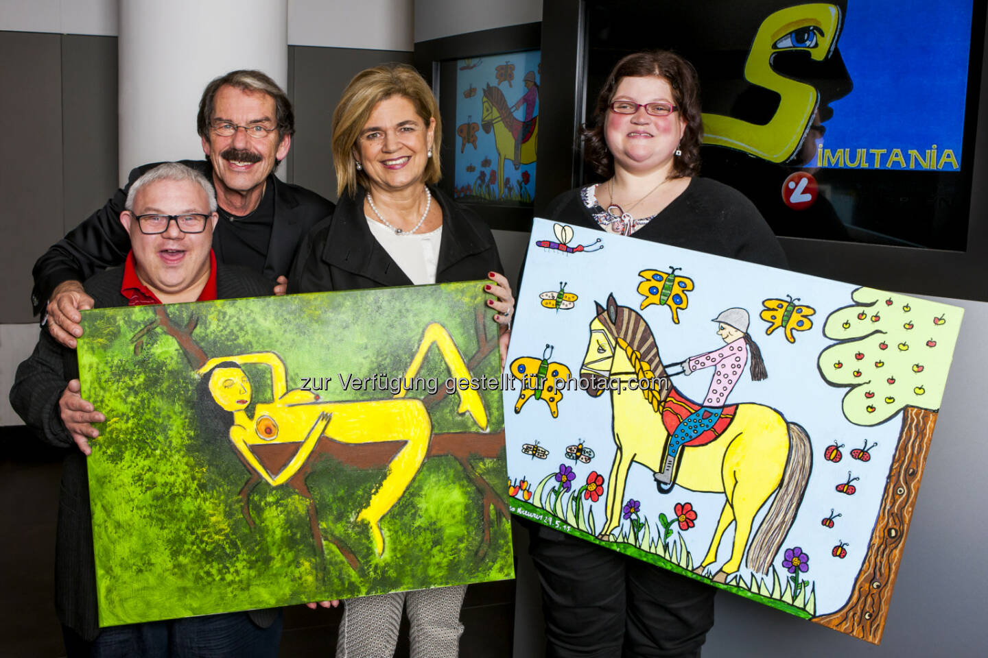 Andreas Lappi (Preisträger), Helmuth A. Ploschnitznigg (Initiator des Kunstpreises), Bettina Glatz-Kremsner (Vorstandsdir. Österr. Lotterien), Barbara Kreuzer (Preisträgerin) :  „Simultania Kunstpreis Österreich 2015“ - gelebte Inklusion : Die Österreichischen Lotterien unterstützen im Rahmen ihres sozialen Engagements bereits zum dritten Mal den einzigartigen „Simultania Kunstpreis Österreich“ : Fotocredit: Österreichische Lotterien/Achim Bieniek