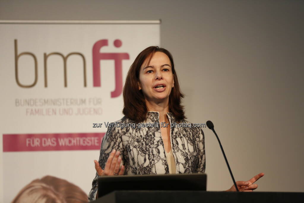 Sophie Karmasin (Bundesministerin) : Auftakt für das Forum Familienfreundlichkeit im Rahmen der Initiative „Unternehmen für Familien“ in Graz : Fotocredit: bmfj/Loske, © Aussender (13.11.2015) 