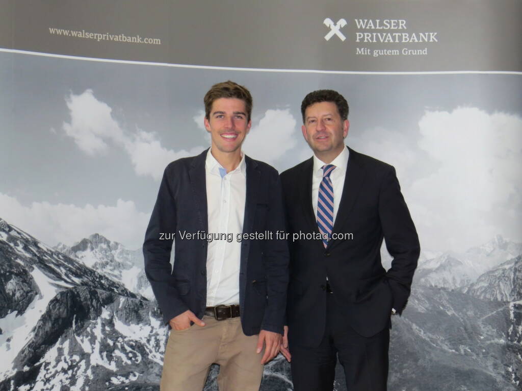 Johannes Rydzek, Markus Kalab (Leiter Marketing Walser Privatbank) : Doppel-Weltmeister der Nordischen Kombination Johannes Rydzek ist neues Testimonial der Walser Privatbank : Fotocredit: Walser Privatbank AG, © Aussender (16.11.2015) 