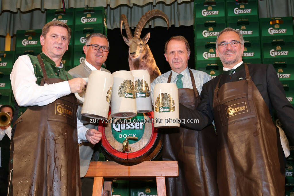 Kurt Wallner (Bürgermeister), Ronald Zentner (Verkaufsdirektor), Markus Liebl (Generaldirektor), Andreas Werner (Braumeister) : Bockbieranstich in Göss: Österreichs bestes Bier feierte den Beginn der kalten Jahreszeit : Zum bereits 35. Mal Anstich der steirischen Bierspezialität im Gösser Bräu Leoben : Fotocredit: Brau Union Österreich, © Aussender (16.11.2015)