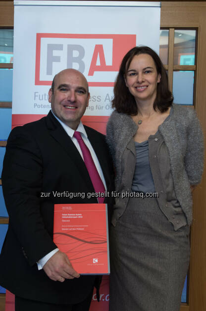 David Unger-Klein (GF Create Connections Networking & Lobbying GmbH), Sophie Karmasin (Familienministerin) : Infrastruktursymposium von Future Business Austria : Karmasin: „Digitalisierung fordert mehr Medienkompetenz“ : Fotocredit: CreativeConnections/Rinkhy , © Aussender (16.11.2015) 